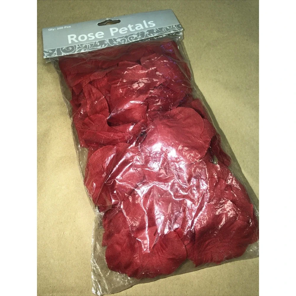 Fun Express Valentine Heart Shaped Red Rose Petals; 200 Pcs